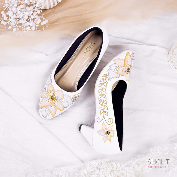 Sepatu Pumps Lukis Lily Putih
